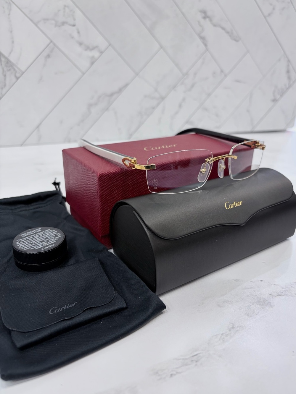 Cartier SUNGLASSES C ALLONGÉ DE
CARTIER MOTIF white horns